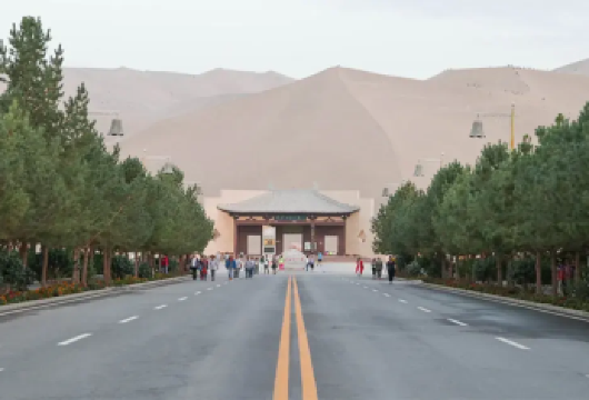 莫高窟+鸣沙山月牙泉一日游【 精品9人小团/戈壁美景/纯玩】【[优选行程]纯玩无购物，带给您纯粹的享乐】