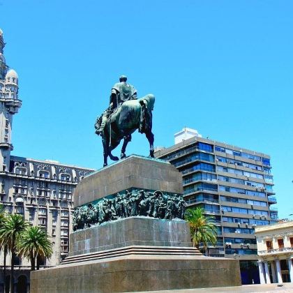 阿根廷-乌拉圭首都蒙得维的亚一日游（含往返船票）