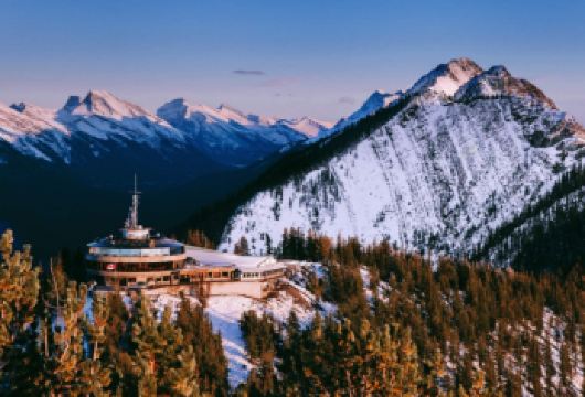 班夫国家公园一日游<琼斯顿峡谷徒步·乘缆车观全景·惊喜角>【含缆车登顶后360°俯瞰班夫全景，安排琼斯顿峡谷徒步欣赏峡谷岩壁与冰瀑奇观】