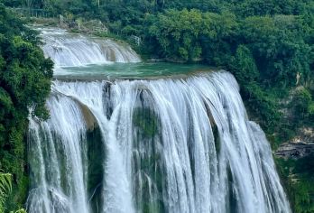 2+1保姆车黄果树瀑布一日游【限时特惠/轻松躺坐/晚出发】【全新2+1（3排）保姆车可坐可躺，舒适出游，USB充电接口，不用担心手机没电】