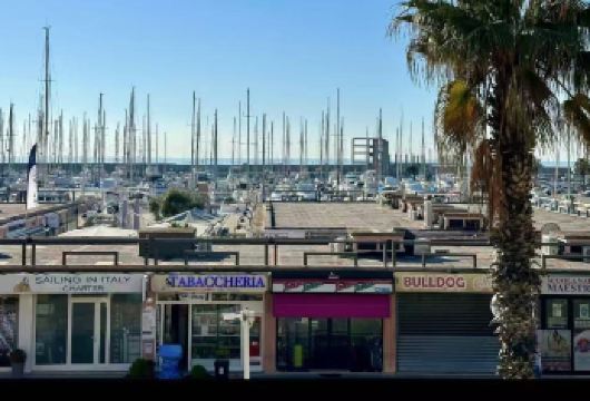 安齐奥经典包车路线：尼禄别墅+博物馆+自然保护区+海滩+港口【无需为交通烦恼，舒适专车全程接送，行程灵活自由，随心掌控游览节奏，沉浸式感受意大利风情。】