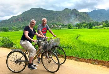 从河内出发：迈州一日游，途经宁静的村庄和乡村生活【迈州以其迷人的风景而闻名，郁郁葱葱的山谷、生机勃勃的稻田和雄伟壮丽的山脉共同构成了一处宁静的世外桃源。 这次旅行提供了一个与当地少数民族群体（包括泰白族）建立联系的独特机会。 骑自行车游览迈州，您可以按照自己的节奏探索，更近距离地感受该地区的自然美景和乡村风情。】