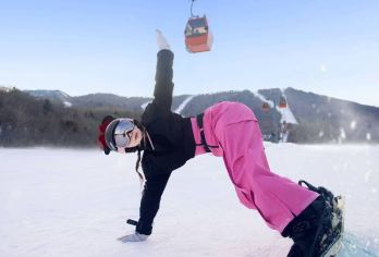 亚布力新体委/阳光滑雪一日游（含网红雪服/风镜/头盔）【滑雪套餐包括：网红雪服（任意选）、风镜、头盔、雪具(鞋板仗)。】