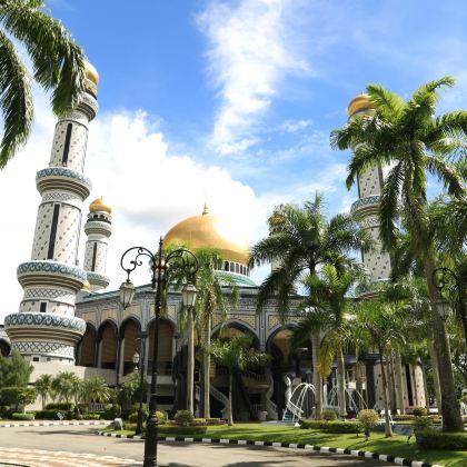 文莱杰米清真寺+苏丹纪念馆+甘榜亚逸+努洛伊曼皇宫一日游