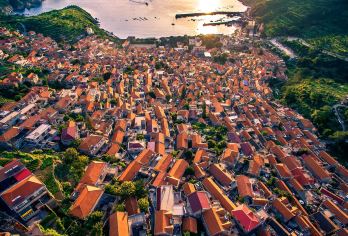 青岛崂山风景区一日游【醉美公路丨免换乘丨半自由行丨网红渔村】【[上山下海]中国万里海岸线上醉高峰+青岛醉美醉干净的一片小众海域】