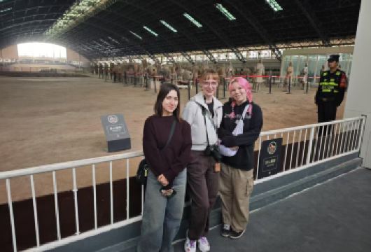 私享团-西安中/英文兵马俑5小时半日游【参观“世界第八大奇迹”之一的秦兵马俑博物馆，聆听文物背后的故事】