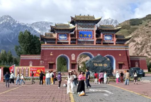 张掖马蹄寺+七彩丹霞+冰沟丹霞一日游（包车游，上门接送）【纯玩直达，市区张掖西上门接送，私密自由行】