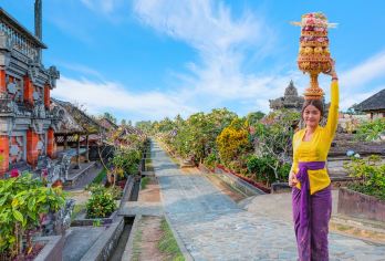 全包；金塔马尼巴杜尔山、天然温泉、彭利普兰村【金塔马尼 (Kintamani) 享有巴杜尔山 (Mount Batur) 和巴杜尔湖 (Lake Batur) 令人难忘的景色。 尽情享受温泉，同时欣赏壮丽的湖景。 探索世界上*干净的村庄之一，这里有整齐的街道和优美的环境。】
