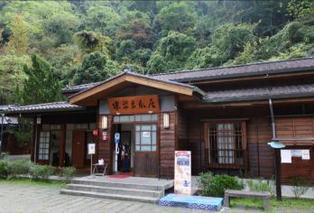 文史旅程三重奏～张学良文化园区+三毛梦屋+马祖新村眷村一日游【可以附加 英.日.韩.泰.越南.菲律宾.印尼.马来.等多种语言.订购栏目中订购英文.备注栏中告知即可】