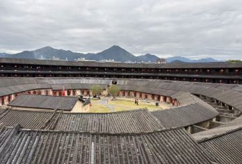 潮州土楼道韵楼+青岚地质公园-漫步怪臼谷探秘地质奇纯玩一日游【[服务承诺]全程无购物、无套路，秉承游客玩得开心为宗旨，让游客不踩雷！】