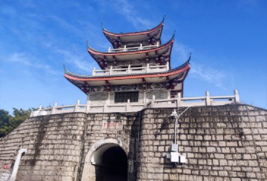 潮州古城+广济桥+牌坊街+韩文祠+龙湖古寨【潮汕经典一日游】【[服务承诺]零强制消费，天天发团，专车上门接送。多年本地老司机带队，熟悉人文景点，体验更深入。】