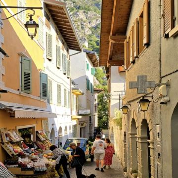 【米兰往返博尔扎诺】加尔达湖-柠檬小镇-卡瑞扎湖一日游