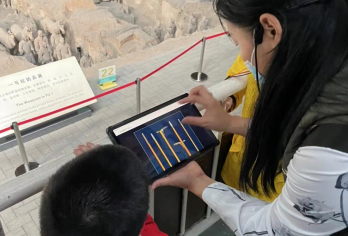 【金牌说】秦始皇兵马俑英文讲解2小时私家团大咖讲师含票含耳麦【[金牌导游讲师团]他们博古通今，幽默睿智，善于挖掘文物背后的故事，用有趣的方式还原历史真相；】