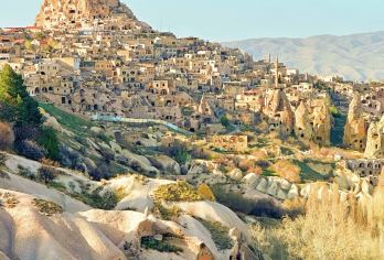 土耳其卡帕多奇亚混合线一日游鸽子谷+地下城+精灵烟囱+陶瓷镇【[个性定制]中文包车单独团出行，酒店上门接送，路线行程可根据个人需求调整。】