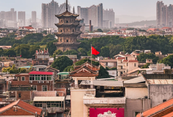 【烟火泉州】开元寺+西街+南少林+蟳埔村+洛阳桥1日游【[沉浸式非遗体验]打卡赵丽颖同款造型，化身簪花蟳埔女；深度体验非遗，收获独一无二的高颜值旅行大片!】