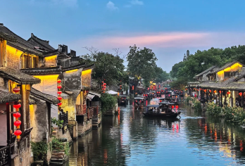 杭州往返：西塘+南浔古镇 |一单一团 |中英多语种定制包车#【[品质纯玩]拒绝走马观花式游览，资深司导一站到底式管家，行程景点可定制可调】