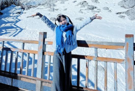 丽江玉龙雪山：云杉坪+蓝月谷一日游（日照金山）【（精选线路）品质线路，套餐玉龙雪山云杉坪小索道一日游，全程用车无缝接送、为您带来舒适的旅行体验。】