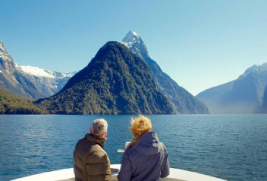 春节有位Grayline米尔福德峡湾游·皇后镇蒂阿瑙巴士往返【[玻璃顶巴士]饱览南阿尔卑斯山的壮丽风光。】