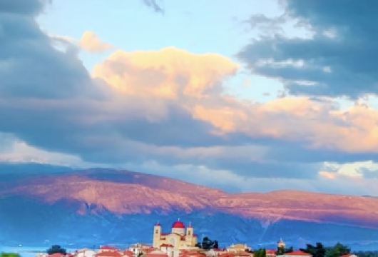 雅典往返 伯罗奔尼撒半岛 一日包车游：解锁古希腊的双生史诗【[定制包车游]专享中文司机独立包车，市区范围酒店上门接送，行程路线天数可根据个人需求调整。】