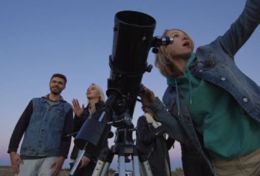 沙姆沙伊赫：终极四轮越野车体验、观星与烧烤晚餐【享受适合初学者和冒险爱好者的刺激沙漠探险体验 在夜空下使用专业望远镜，体验难忘的观星之旅 包含便捷的酒店接送服务，为您带来无忧体验】