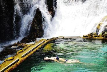 九十九里温泉小包团1日游【2-8人小包团+一价全含上门接送】【享天然瀑布温泉，观自然风景区】