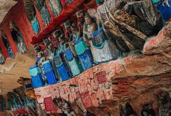 重庆大足石刻一日游【2-8人团+上门接+宝顶山/北山讲解】【[真专业]正规营业资质大通G10/别克GL8/福特/奥德赛/奔驰等商务车】