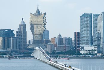 澳门经典一日游【特惠纯玩团+深圳出发+威尼斯人+赠上网卡】【漫步大三巴与妈阁庙，感受澳门历史；畅游威尼斯人、巴黎人，再见证回归贺礼的荣光。】