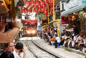 【越南.首都】河内经典-包车游|可定制-可配导游【一日之内领略越南首都的多元文化，从法国殖民时期的风情建筑到传统的三十六古街，从政治中心的巴亭广场到宁】