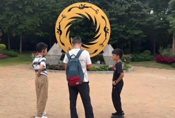 【金牌说】金沙遗址讲解 2H 大咖讲师 可含票探秘古蜀之光【[金牌导游讲师团]他们博古通今，幽默睿智，善于挖掘文物背后的故事，用有趣的方式还原历史真相；】