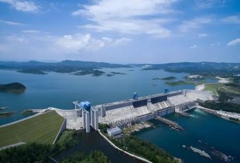 湖北十堰丹江口大坝+东风汽车博物馆+福山公园一日游可英文服务【可提供英文及小语种导游服务-往返接送-可选导游-可代订门票】