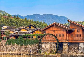 云水谣土楼一日游 独立成团不拼团 【豪华商务车+门票讲解】【本团为VIP私家团，不与他人拼车拼团，独立成团，纯玩无购物。请根据您的家庭人数，选择对应的套餐拍。】