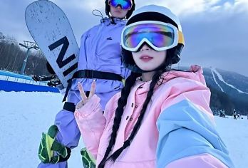 亚布力滑雪一日游【亚布力滑雪＋滑道＋马拉爬犁＋雪地摩托】套餐【专车接亚布力站、亚布力西站（亚布力南站+景区内全程接送）畅玩无购物】