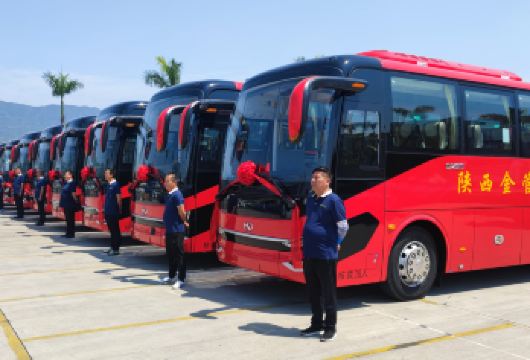 秦始皇帝陵博物院（兵马俑）西安市区-兵马俑直通车(往返）【交通便捷：大雁塔、钟楼地铁站等核心区域，每日7：30-14：00半小一班，1小时直达景区，无需换乘。】