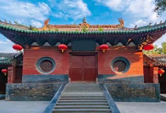 嵩山少林寺+武术馆+塔林+三皇寨一日游【好评3千+三环内接】【[高性价比]连续8年发团量第一行业领先，获“携程高质量服务奖”“携程服务标杆奖”等奖项实力的证明。】