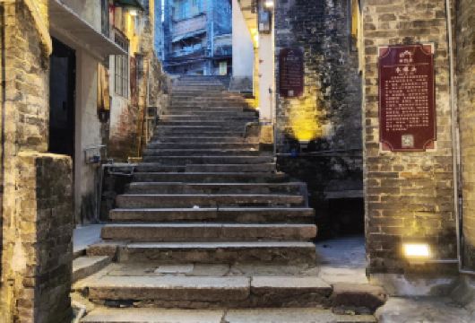 私家团上门接送|江门三十三墟街+自力村+塘口墟+先锋书店一日【私家旅行：一单一团，不拼客，专属旅行；品质服务：5座/7座车上门接送，专职司机护航】