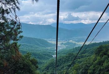 云南文山普者黑+西荒湿地+天鹅湖+青龙山一日游中英文服务【普者黑山水似桂林，西荒湿地候鸟翩跹，天鹅湖波光潋滟，青龙山巅览全景】