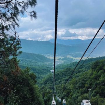 云南文山普者黑+西荒湿地+天鹅湖+青龙山一日游中英文服务