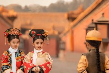 北京故宫博物院【专线导游35人小团探秘紫禁城】【合理规划路线，带您解锁探秘604年紫禁城。三分靠看七分靠听。十年故宫专线导游带你听的透彻游的明白。】