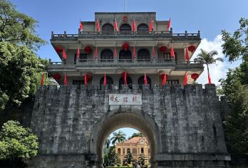 【精品纯玩·点评奖励】凭祥友谊关+越南谅山一日游【[越南一日游]免护照签证，凭身份证轻松出国游，当天往返，体验越南风情文化与美食。】