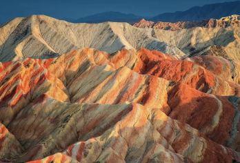 【一日游·水墨丹霞】兰州定点接送+黄河楼（含门票）  纯玩【距兰州 13 公里的 “大地水墨画卷”，集亿年地质奇观、丝路文化体验与高出片率于一体。】