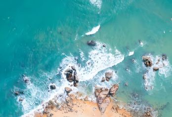 万宁一日游【拥有海门奇石等独特海洋景观，巨石嶙峋，与碧海蓝天相映成趣】