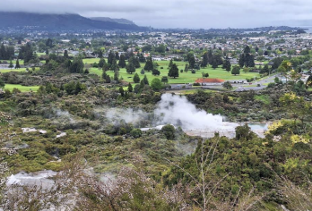 新西兰奥克兰+罗托鲁瓦-陶波湖-可定制【中文专车-惬意舒适】【中文专车出行，行程自己定义，无需等待，专属贴心服务，尽享惬意旅程】