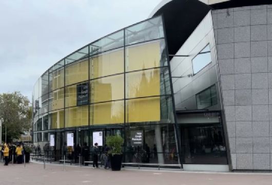 【荷兰】阿姆斯特丹|梵高博物馆+国立博物馆+游船|中文包车【服务时间：本产品为中文司机专车出行，服务时长为10小时，包括往返接送，景点参观及用餐时间；】