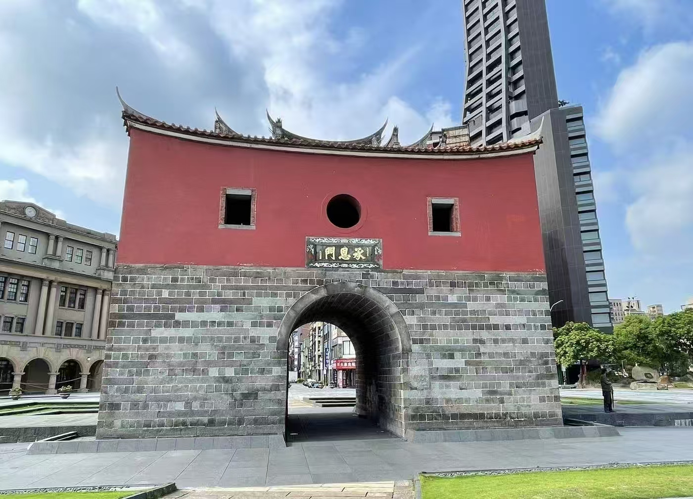 台北经典包车游｜西门町＋迪化街＋龙山寺【酒店接送】