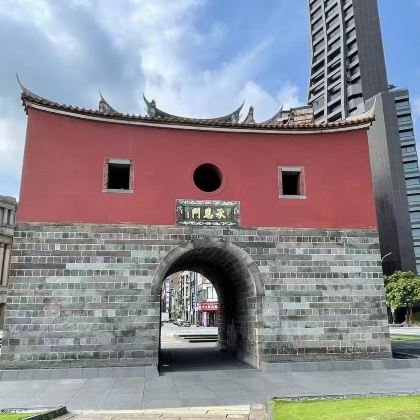 台北经典包车游｜西门町＋迪化街＋龙山寺【酒店接送】