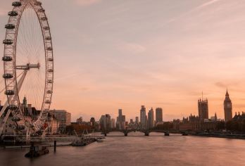 伦敦魔法世界包车一日游【穿越《哈利波特》现实与魔法的奇幻之旅，前往福尔摩斯侦探迷的贝克街221B号，感受《诺丁山》旅行书店】