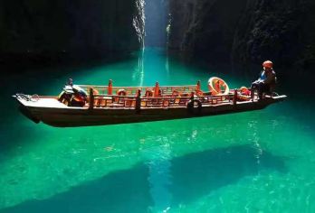 8人小团【含接送·含必消船票50元】恩施鹤峰屏山峡谷一日游【[缤纷景点]中国仙本那/网红屏山峡谷、体验玻璃海悬浮小木舟，天空之境、众多美照、刷爆朋友圈】