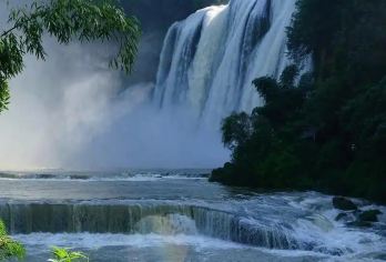 黄果树瀑布/天星桥/陡坡塘瀑布（8人内小团）一环范围内可接送【全新9座正规T牌营运旅游车，资质合法，旅行安全有保障；全部独立座椅、USB充电接口；尊享1-8人以内】