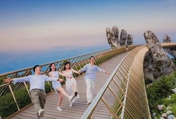 岘港巴拿山一日游｜【可选小团】黄金桥+缆车+可选午餐+精酿啤酒厂+岘港市区酒店接送【畅游令人惊叹的金桥——由巨石之手托起，尽览山峦壮丽全景 打卡欧洲风情村、美丽花园及越南室内游乐园，尽享休闲与欢乐时光 提供岘港或会安市中心范围内酒店/度假村免费接送服务，轻松无忧】