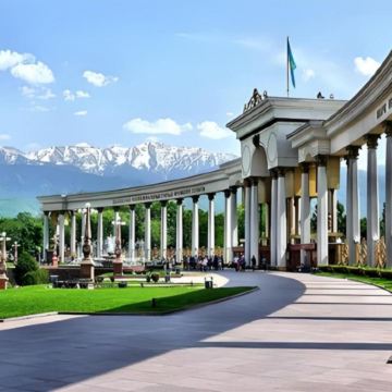 阿拉木图麦迪奥+升天主教座堂+哈萨克斯坦中央国家博物馆一日游